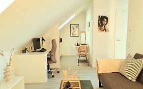 Homestay-Stylish, Zentral- Loft Apartment-Parking